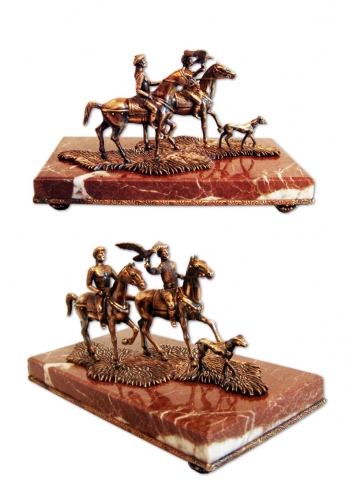 s-279. <br>  Souvenir «Hunting with eagle and dog». <br>  Bronze. Marble. Height 11 cm.