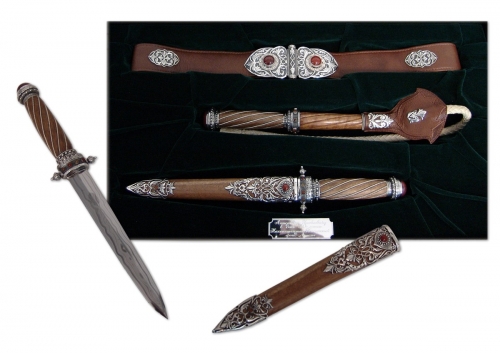 s-252. <br>  	Khan set with a dagger and a whip. <br> 925 silver. 900 grams. Natural Carnelian and Jasper.