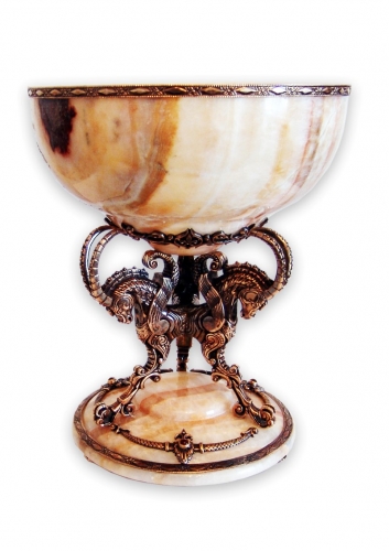 s-294 <br>  Bowl. <br> Bronze. Natural Onyx and Carnelian.. Height 25 cm. Diameter 20 cm.