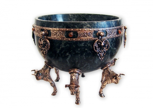 s-264.    <br>                     Tai cauldron with the bulls. <br>   Bronze. Natural Carnelian and Amfibionit. Height 24.